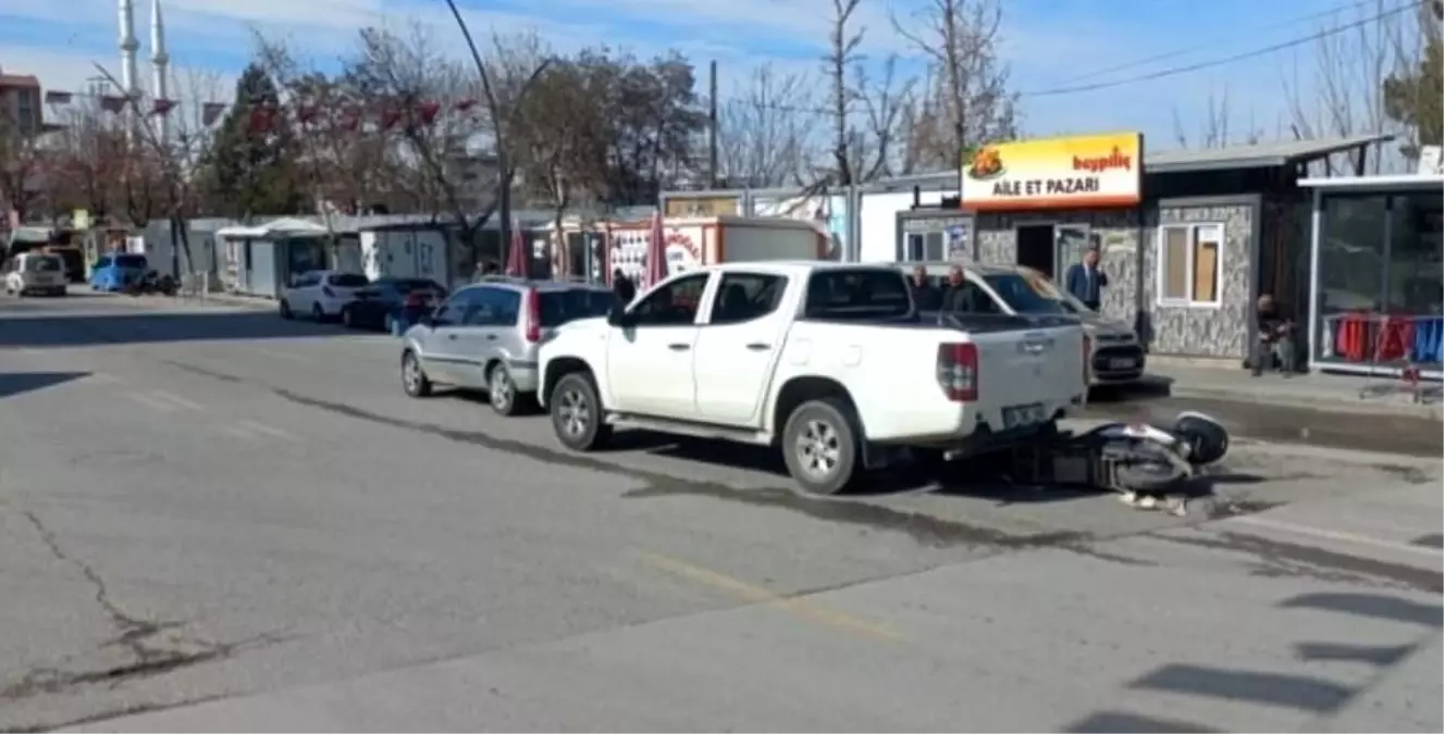 Malatya'da üç aracın karıştığı trafik kazasında 1 kişi yaralandı