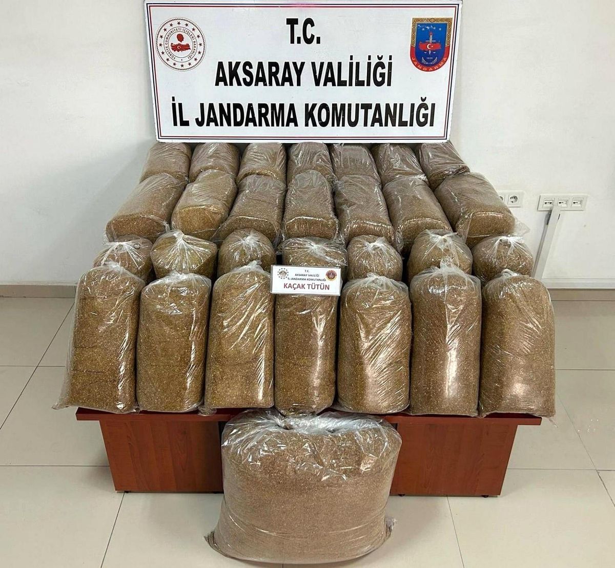 Aksaray'da Otobüste Kaçak Tütün Operasyonu