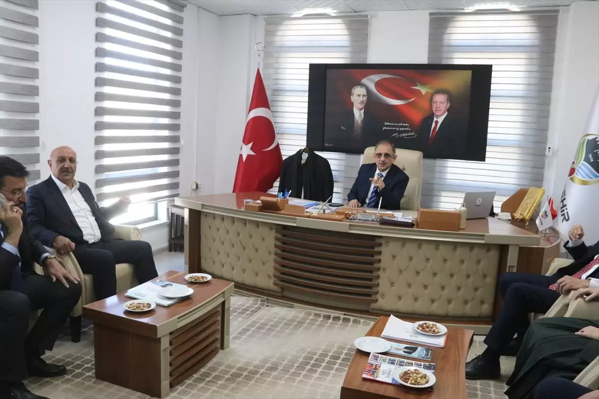 Bakan Özhaseki, Malatya'da yapılan konut projelerini inceledi