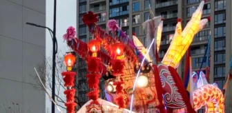 Çin'deki Fener Festivali'nde Ejderha Dansı Gösterisi