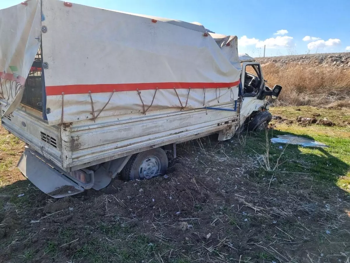 Çorum'un Alaca ilçesinde kamyonet devrildi, sürücü yaralandı
