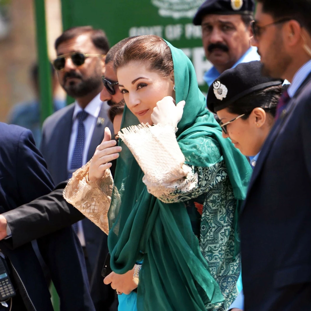 Pakistan'ın ilk kadın eyalet başbakanı Meryem Navaz oldu