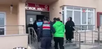 Ayvacık'ta 27 kaçak göçmen yakalandı, 4 organizatör tutuklandı