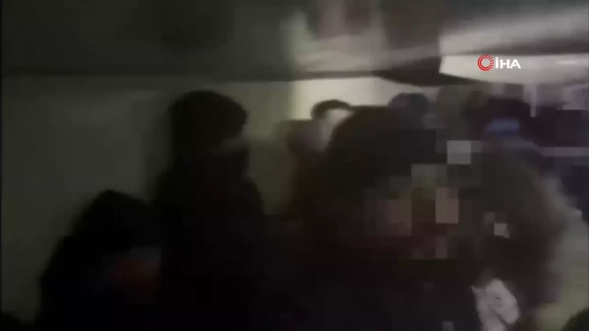 Malzeme yüklü tırdan düzensiz göçmen çıktı