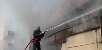 Van'da inşaat malzemeleri satan iş yerinde yangın çıktı