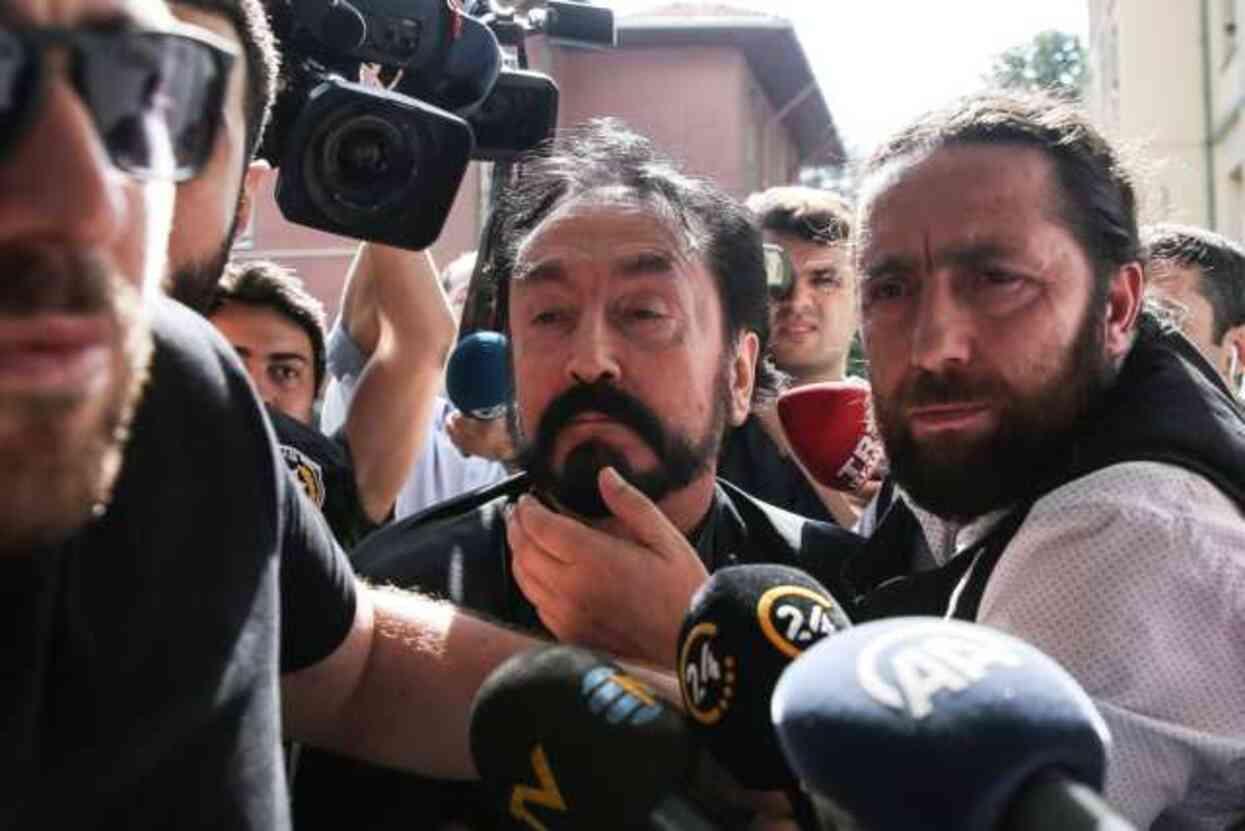 Adnan Oktar cezaevinde yüzlerce avukatla görüşmüştü! Adnan Oktar nereye nakledildi?