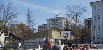Afyonkarahisar'da Hoca Ahmet Yesevi İlkokulu'nda kapalı oyun alanı açıldı