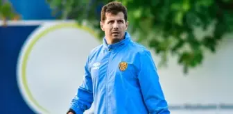 Fenerbahçeli taraftarların küfürlü tezahüratları sonrası Emre Belözoğlu'dan şarkılı gönderme