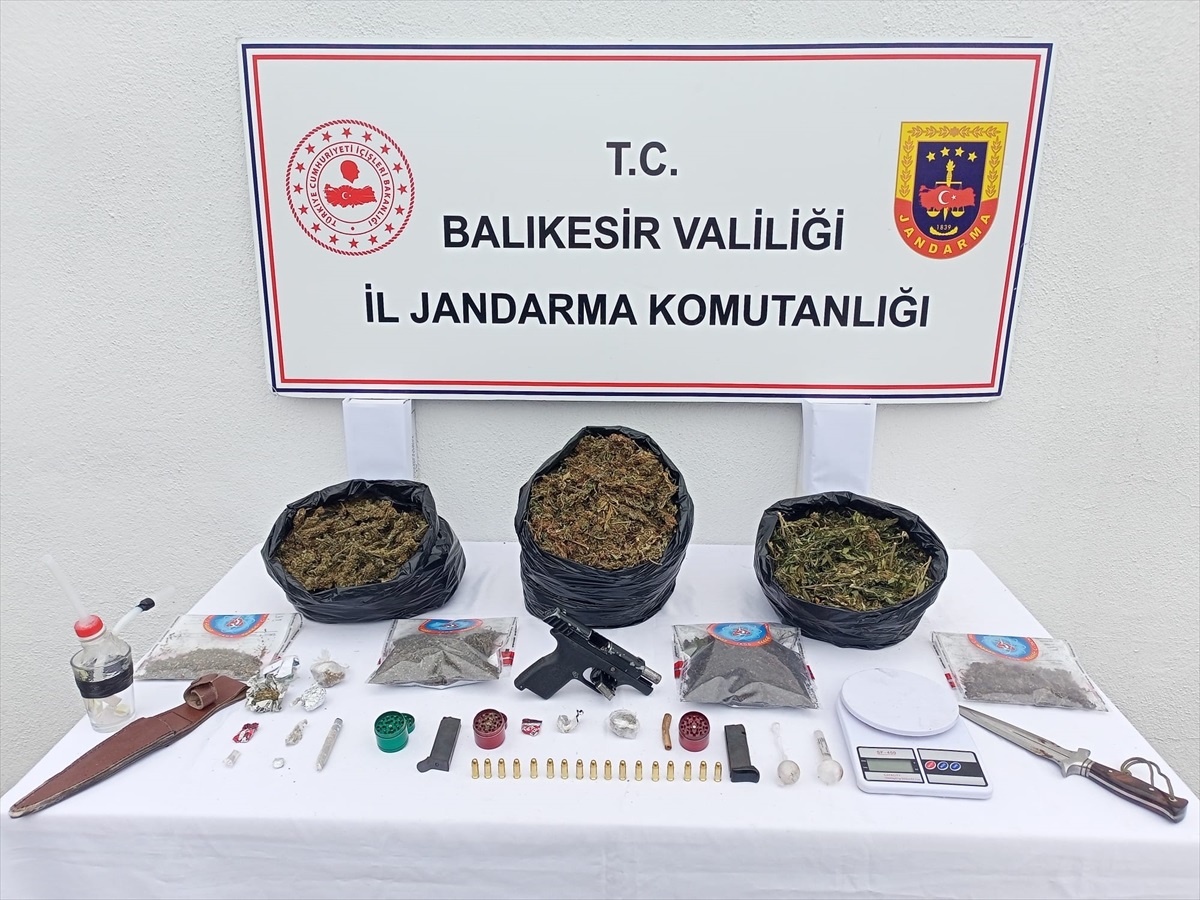 Balıkesir'de 4 Kilogram Esrar Ele Geçirildi