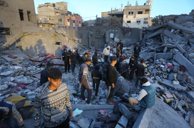 İsrail'in Gazze'ye düzenlediği saldırılarda hayatını kaybedenlerin sayısı 30 bini aştı