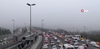 İstanbul'da sis etkili oldu: Haliç Köprüsü sisten kayboldu