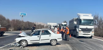 Konya'da otomobil ile hafif ticari araç çarpışması: 2 kişi hayatını kaybetti