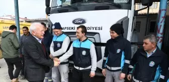 Lapseki Belediye Başkanı Eyüp Yılmaz, belediye çalışanlarıyla bir araya geldi