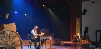 Malatya'da Cumhuriyet'e Doğru adlı tiyatro oyunu sahnelendi