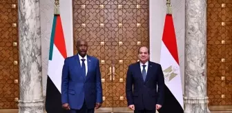 Mısır Cumhurbaşkanı Sisi ve Sudan Egemenlik Konseyi Başkanı Burhan İlişkileri Güçlendirmek İçin Görüştü