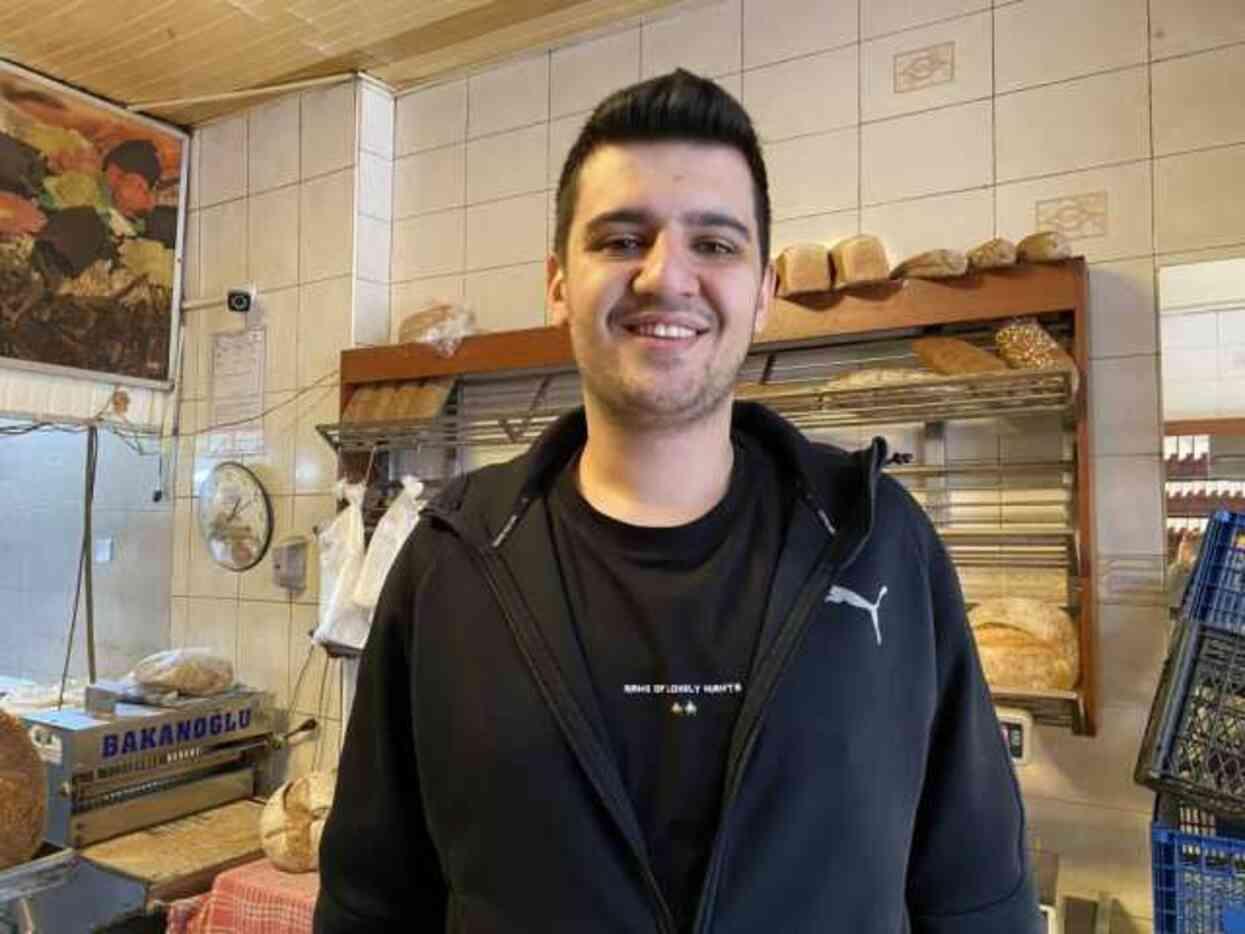 Yeterli metal para bulamayan fırıncılar dilencilerden bozukluk istemeye başladı