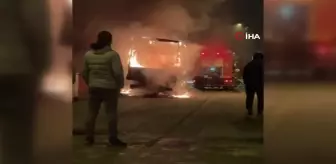 Ataşehir'de park halindeki kamyonet alev alev yandı