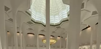 Dünyanın en büyük camilerinden Cezayir Ulu Camii'nde ilk cuma namazı kılındı