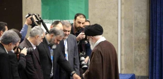 İran Dini Lideri Ayetullah Ali Hamaney Oyunu Kullandı