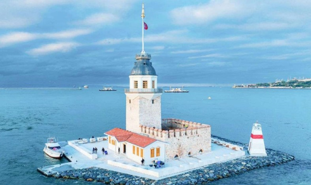 إعادة فتح برج العذراء رمز إسطنبول أمام الزوار