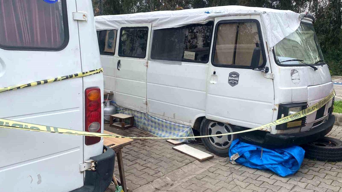 Marmaris'te minibüste ölü bulundu
