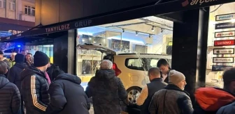 Zonguldak'ta Otomobil Beyaz Eşya Dükkanına Girdi