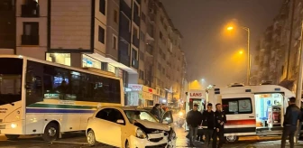 Zonguldak'ta otomobille çarpışan araç iş yerine girdi
