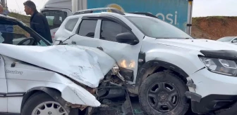 Adıyaman'da Otomobil Kazası: Sürücüler Yaralandı