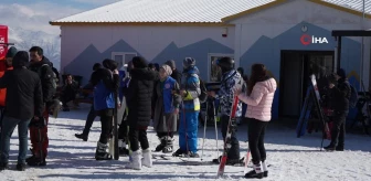 Üniversite öğrencileri ilk kayak heyecanını Ergan Dağı'nda yaşadılar