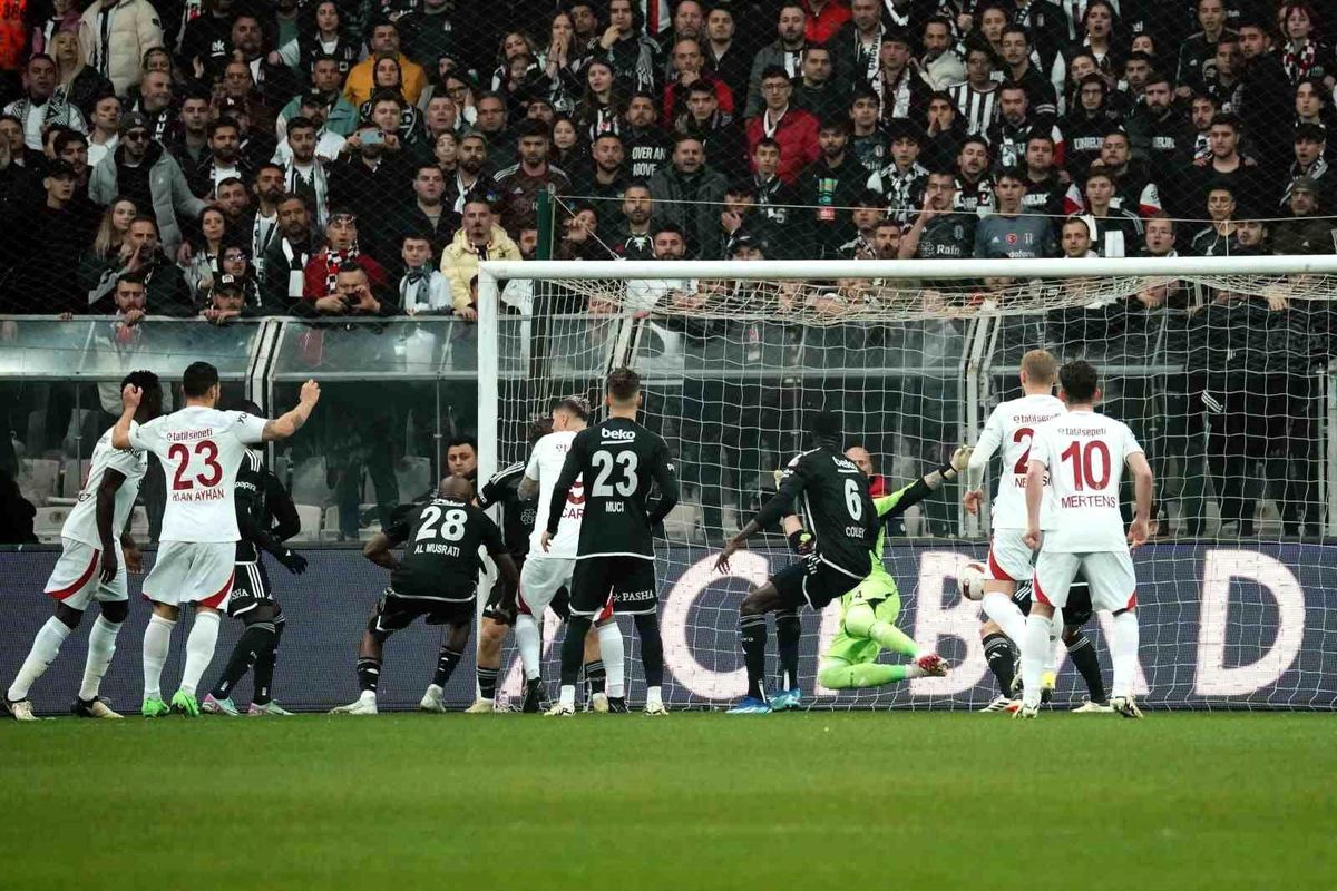 Beşiktaş, Galatasaray maçında gol yememe serisini sonlandırdı