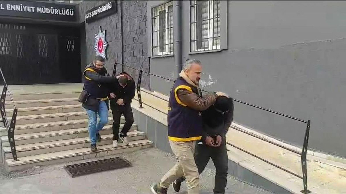 Bursa'da Oto Hırsızları Yakalandı
