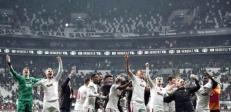 Galatasaray, Beşiktaş derbisi galibiyetini deplasmana gelen taraftarlarıyla kutladı