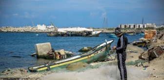 Gazze'deki Balıkçılar İsrail Saldırılarına Rağmen Denize İniyor