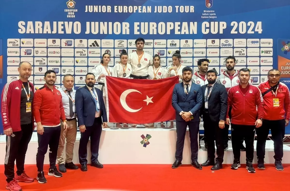 Türk Milli Sporcuları Bosna Hersek'te 12 Madalya Kazandı