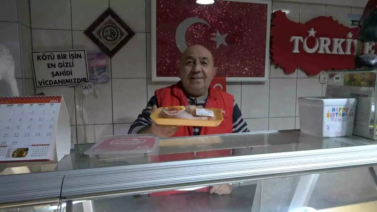 Bursa'da sahipsiz köpeğin yemek dolu poşetiyle hızla uzaklaşması izlenme rekoru kırdı