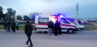 Antalya'da kamyon ile motosiklet çarpıştı: 2 yaralı