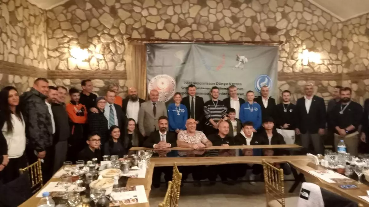 Dünya Karate Şampiyonası'nda Madalya Kazanan Sporculara Altın Ödül