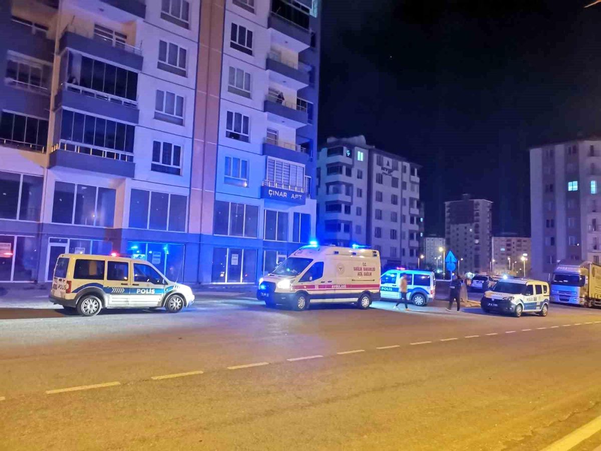 Kayseri'de 9. kattan düşen genç hayatını kaybetti