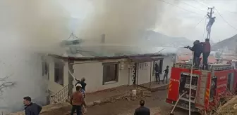 Kayseri'de çıkan yangında ev, samanlık ve ahır kullanılamaz hale geldi