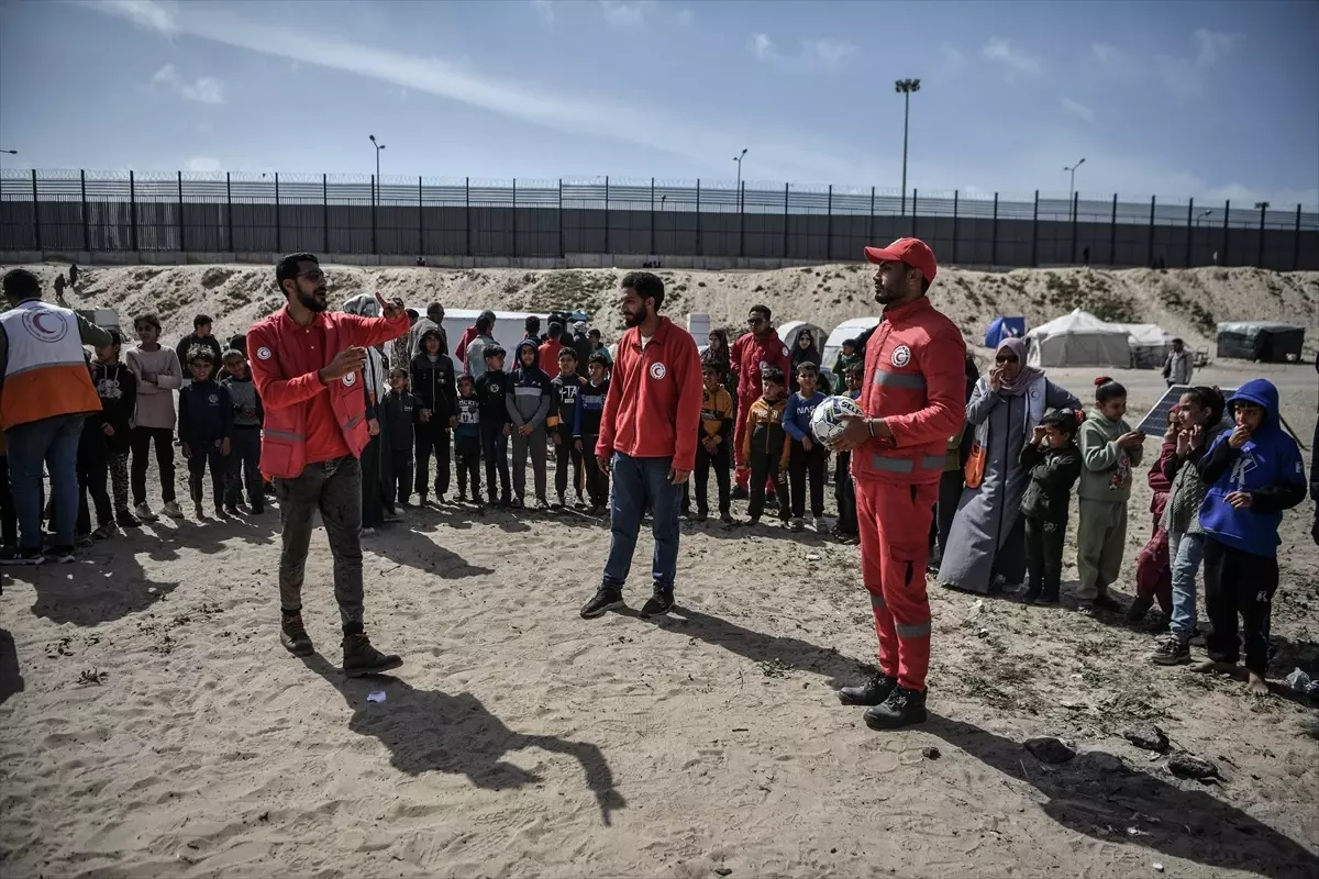 İsrail saldırılarından etkilenen Filistinli çocuklar için moral etkinliği düzenlendi