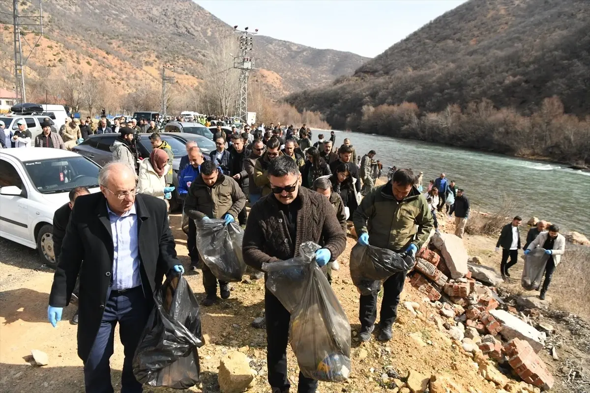 Tunceli'de Munzur Vadisi Milli Parkı'nda Çöp Toplama Etkinliği Düzenlendi