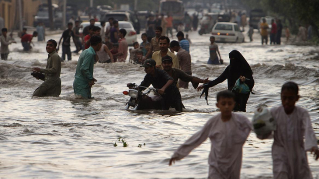 Pakistan'da şiddetli yağışlar can aldı: 37 kişi hayatını kaybetti