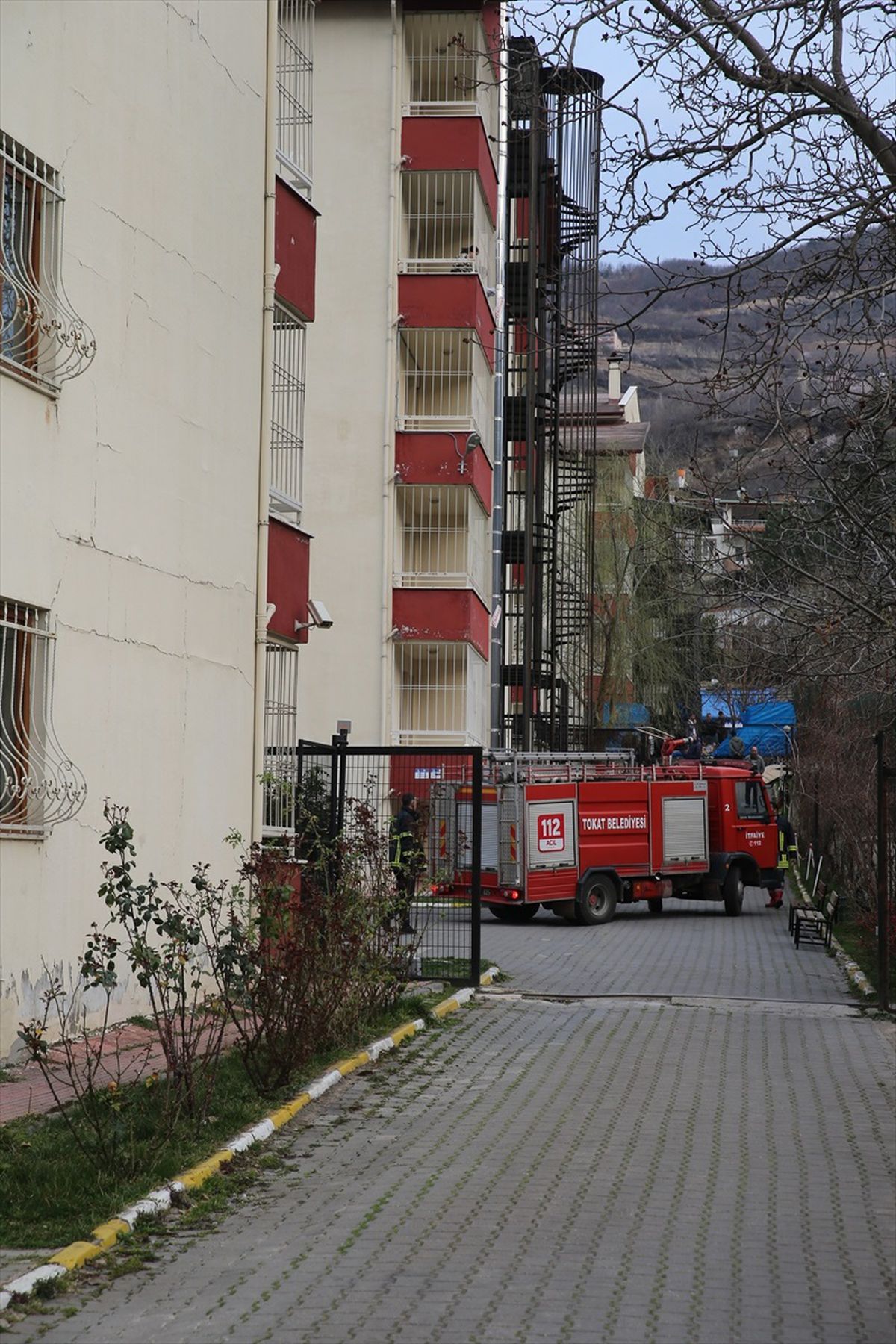 Tokat'ta özel bakım merkezinin bahçesinde çıkan yangın söndürüldü