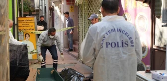 Antalya'da İş Hanının Önünde Ölü Bulundu