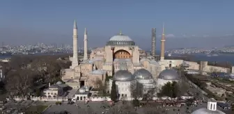 Ramazan Ayına Sayılı Günler Kala Ayasofya-i Kebir Cami-i Şerifi Minarelerine Mahya Asıldı