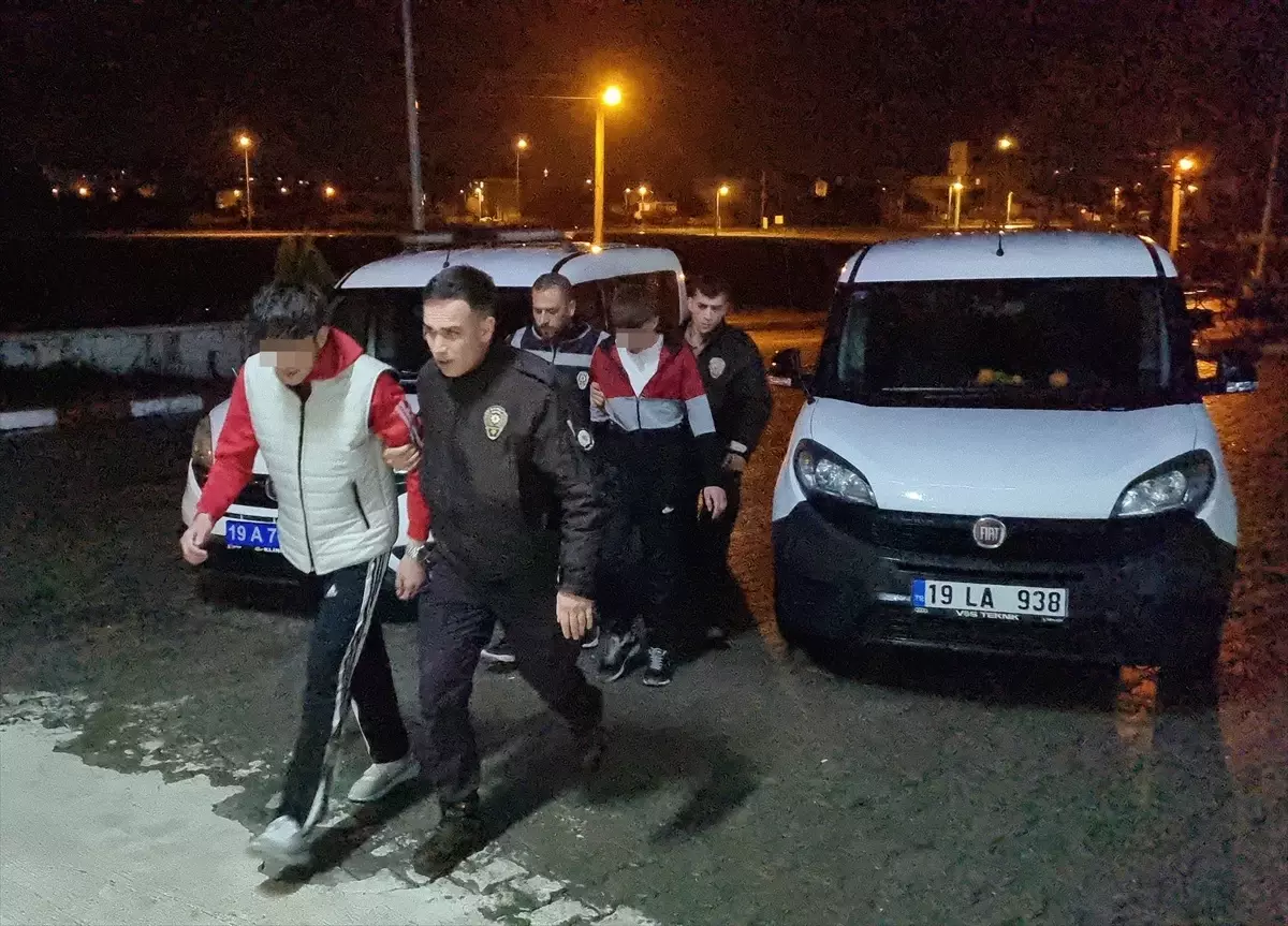 Çorum'un Alaca ilçesinde çıkan kavgada 2 kişi bıçakla yaralandı