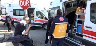 Elazığ'da pikap kamyonun altına girdi, 3 kişi yaralandı