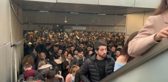 Mecidiyeköy Metrobüs Durağında Yürüyen Merdivenlerin Ters Yönde Hareket Etmesi Sonucu 3 Kişi Yaralandı