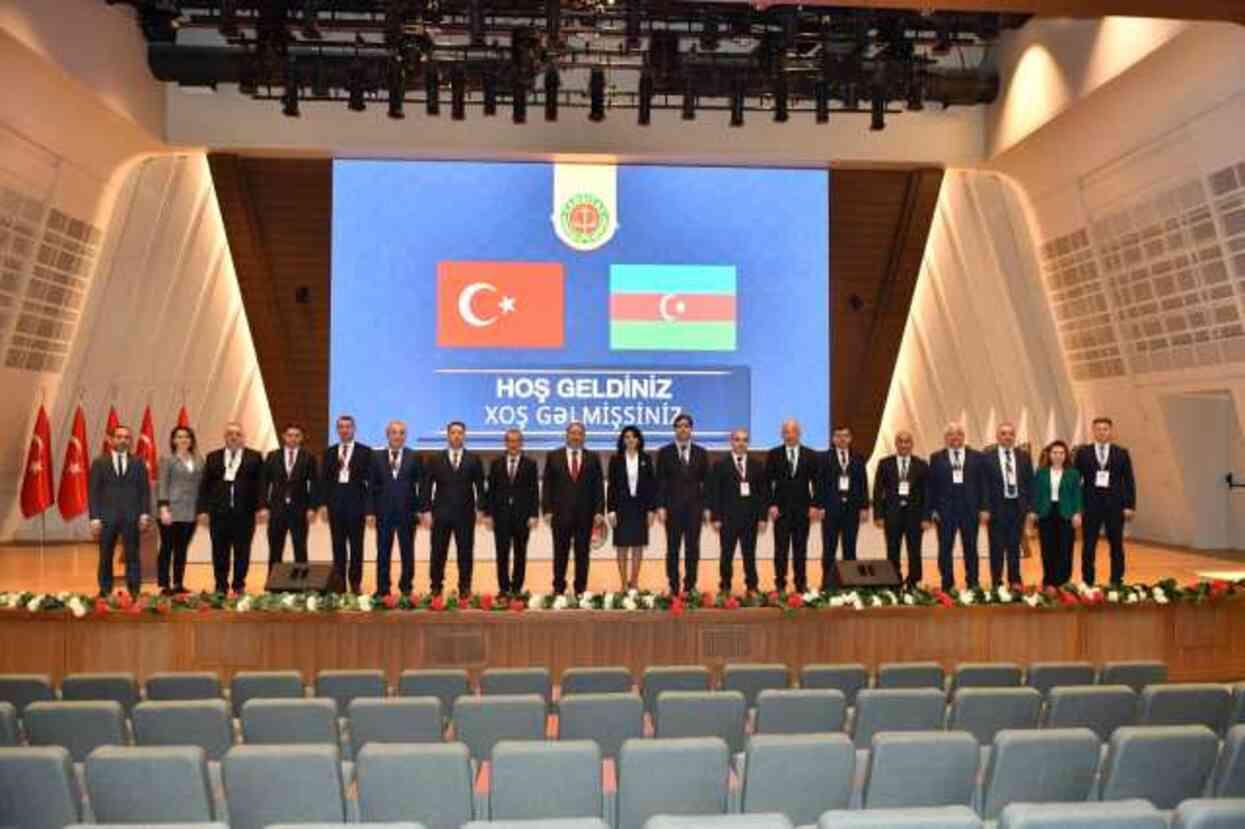 Yargıtay Başkanı Akarca, Azerbaycan Yüksek Mahkeme Üyeleri ve İstinaf Mahkemesi Başkanları ile görüştü Yargıtay Başkanı Akarca, Azerbaycan Yüksek Mahkeme Üyeleri ve İstinaf Mahkemesi Başkanları ile görüştü