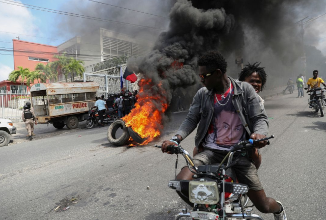 4 bin mahkumun firar ettiği Haiti'de çeteler Başbakan Henry'nin görevden alınmasını istiyor